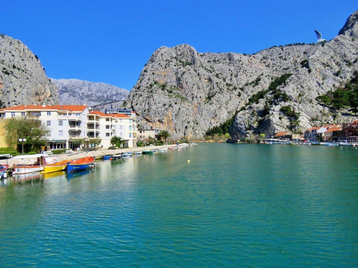 Mitra Zonata Pink Lägenhet Omiš Exteriör bild
