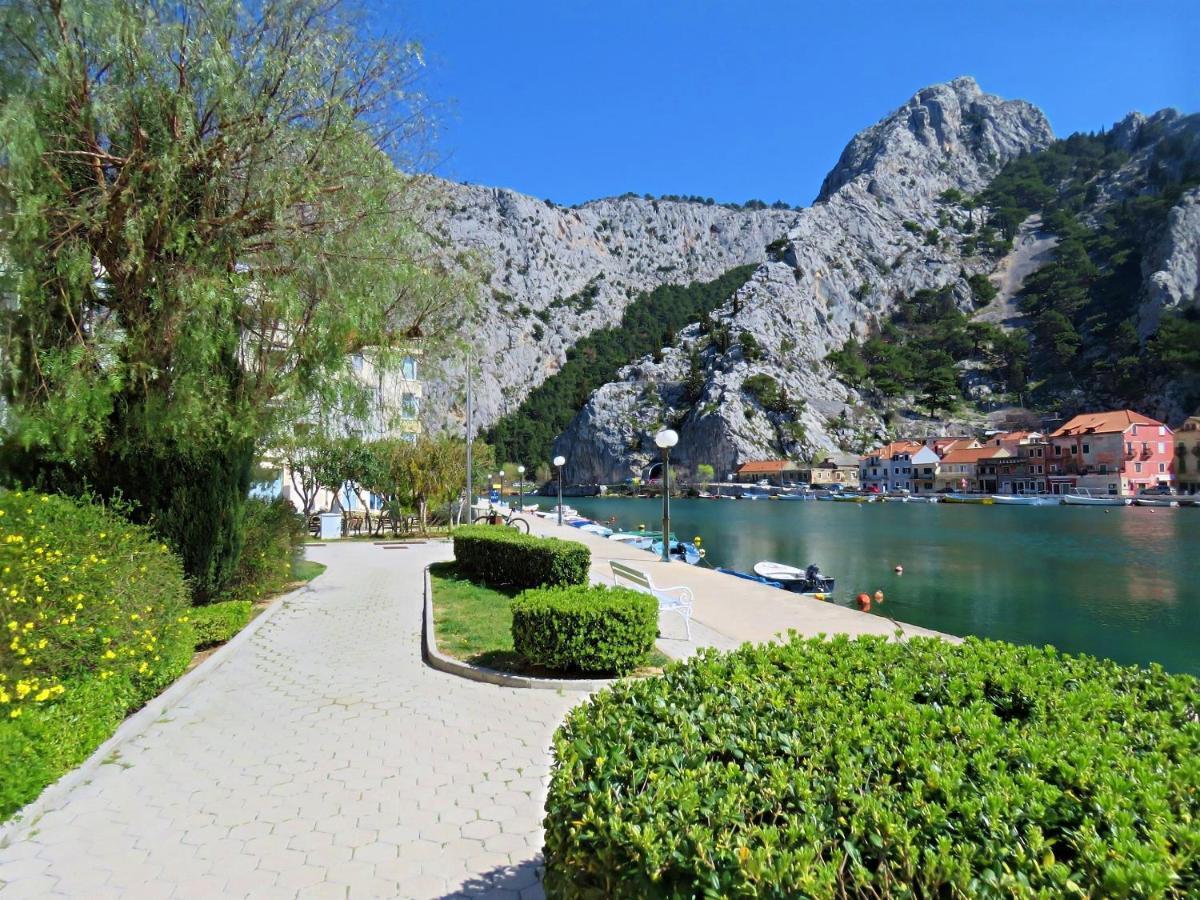 Mitra Zonata Pink Lägenhet Omiš Exteriör bild
